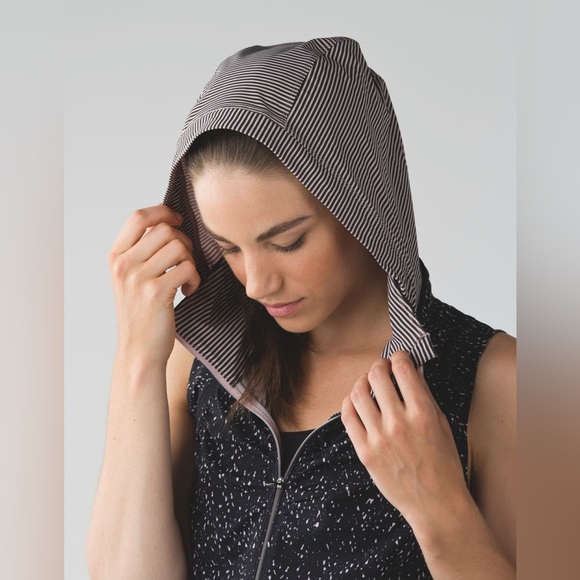 EUC 🍋 Lululemon Go The Distance Vest - Picture 5 of 16